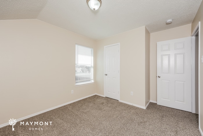 Building Photo - 2214 Sumac Dr