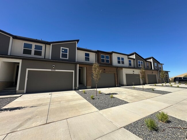 Building Photo - 5228 Acacia Dr
