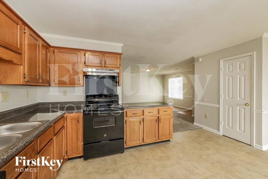 Building Photo - 2852 Beverly Hill St