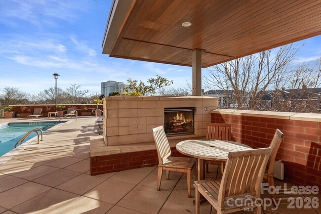 Building Photo - 701 Royal Ct