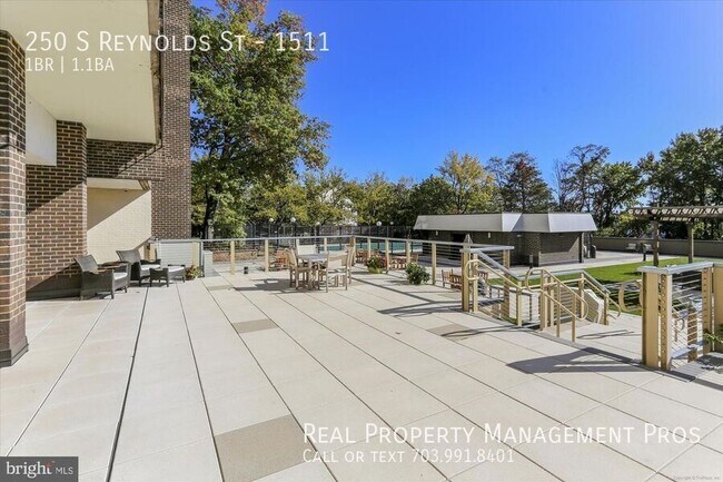 Building Photo - 250 S Reynolds St