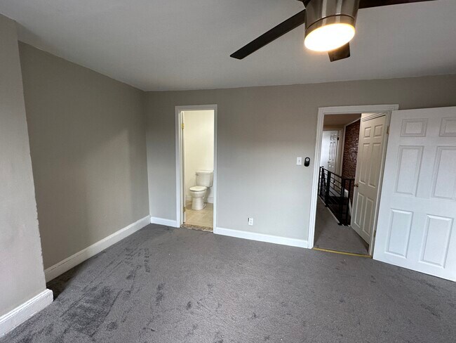 Building Photo - 523 McKean St