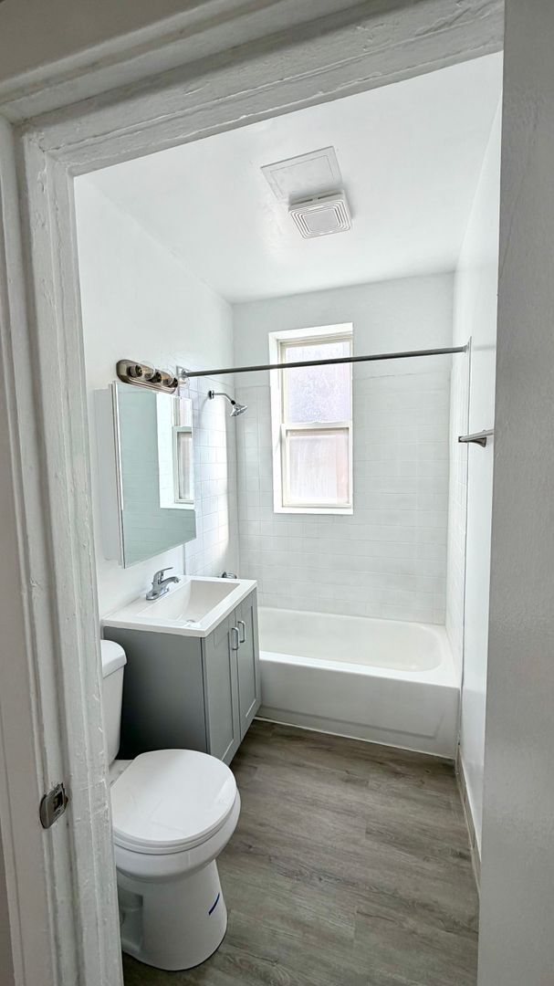 Building Photo - 802 N Bishop St