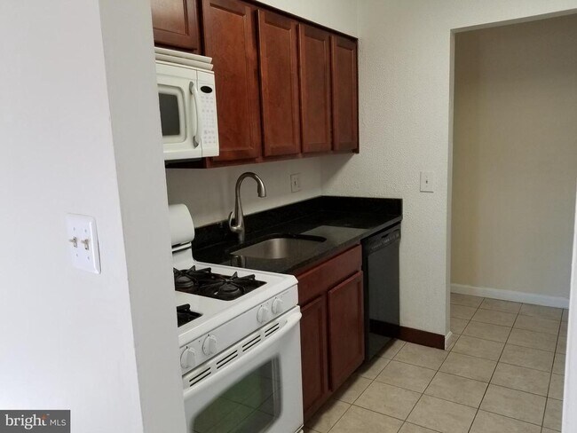Building Photo - 6003 Majors Ln