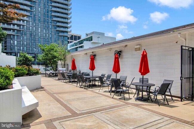 Building Photo - 1530 Key Blvd