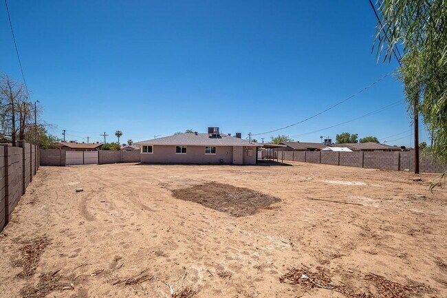 Building Photo - 4002 N 59th Dr