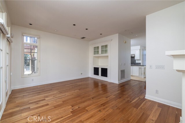 Building Photo - 2500 Bungalow Pl