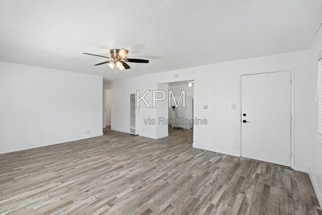Building Photo - 527 N Lillian Ave