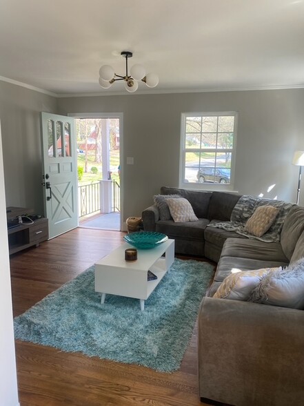 Livingroom with all hardwood floors - 3525 Mathis Dr