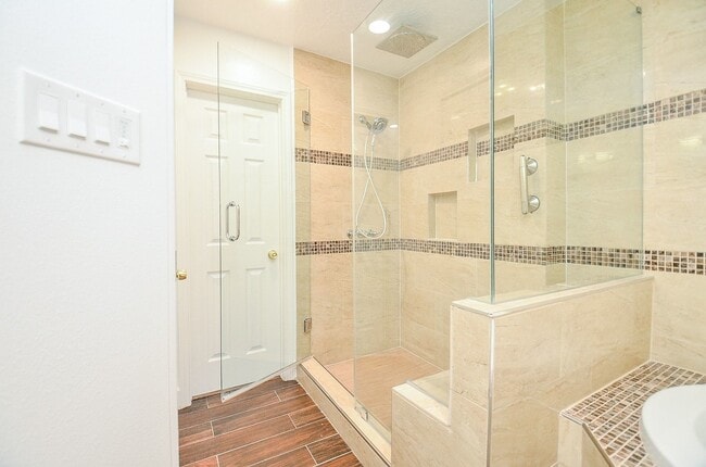 Building Photo - 15614 Dawnbrook Dr