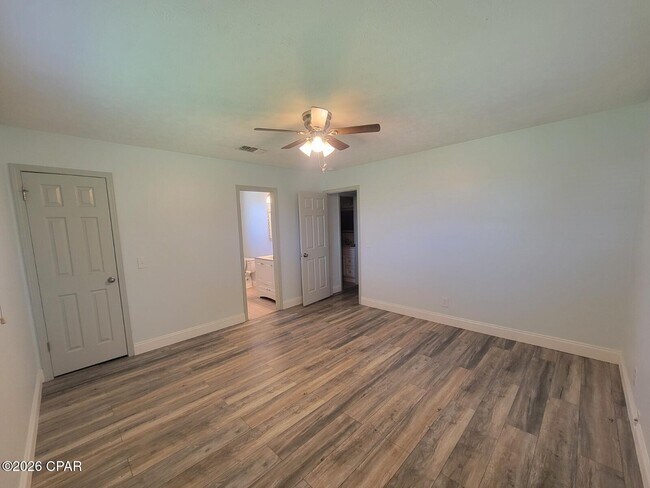 Building Photo - 836 Miles Dr