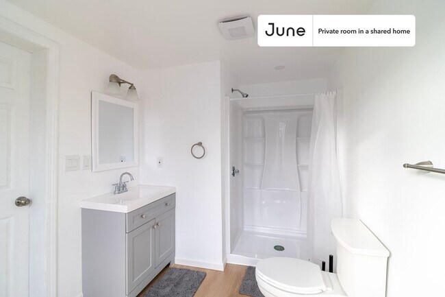 Building Photo - Private bedroom in 4 bed/4 bath Home