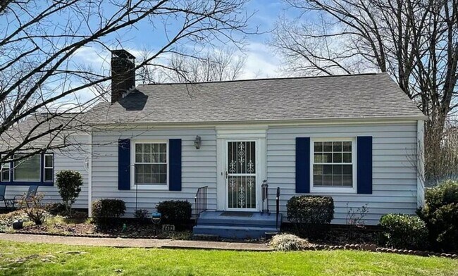 Primary Photo - Charming 2-3 bedroom cottage for rent!