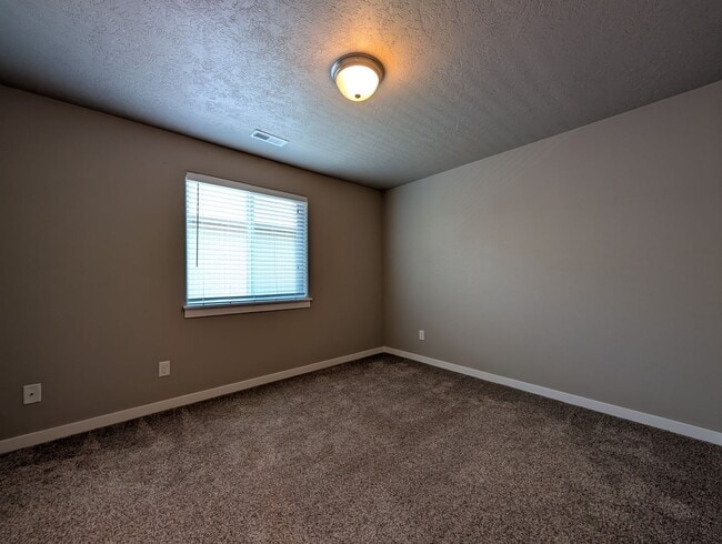 Building Photo - Beautiful 3-Bedroom, 2.5-Bath Home In the ...