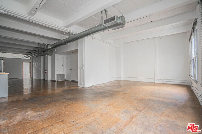 Building Photo - 812 S Spring St