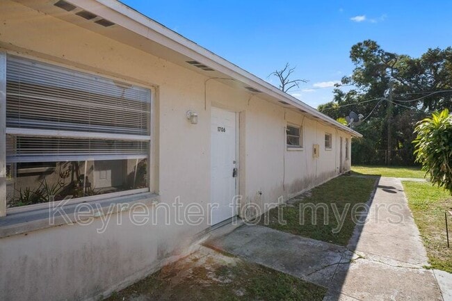 Building Photo - 1706 Cypress Dr