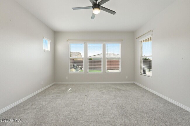 Building Photo - 10631 E Thatcher Ave