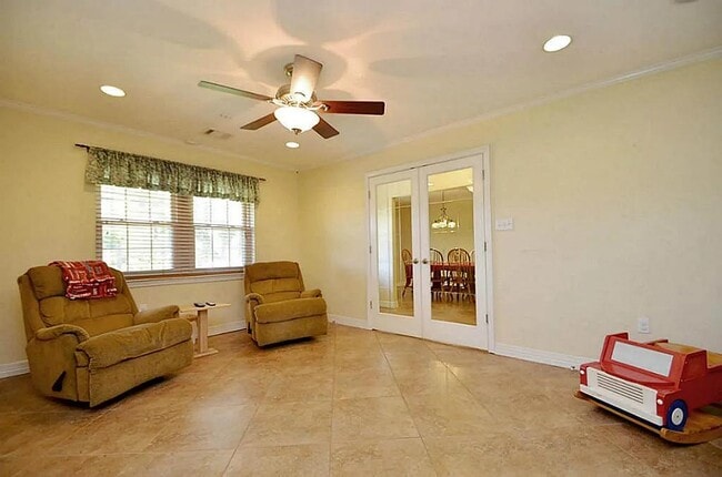 Building Photo - 3202 Bayou Dr