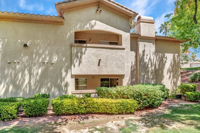 Building Photo - Beautiful 2 Bed 2 Bath ground floor condo in Guard Gated Green Valley Community. 1 Car garage!