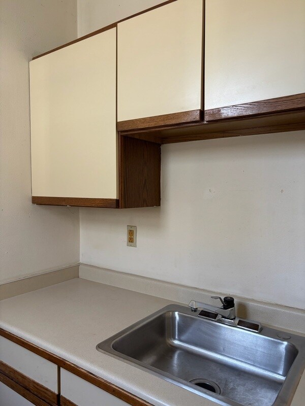 Building Photo - 125 E Gorham St