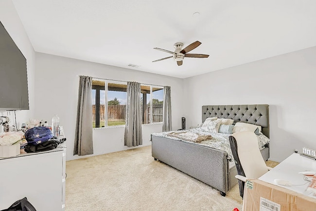 Building Photo - *RENT SPECIAL* Gorgeous 3-bedroom home in ...