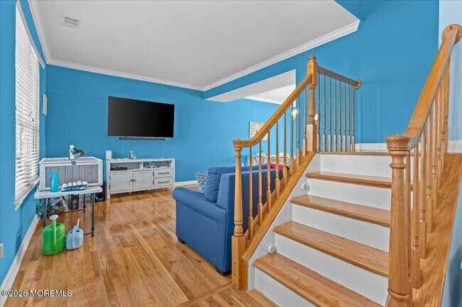 Building Photo - 297 Bayview Ave