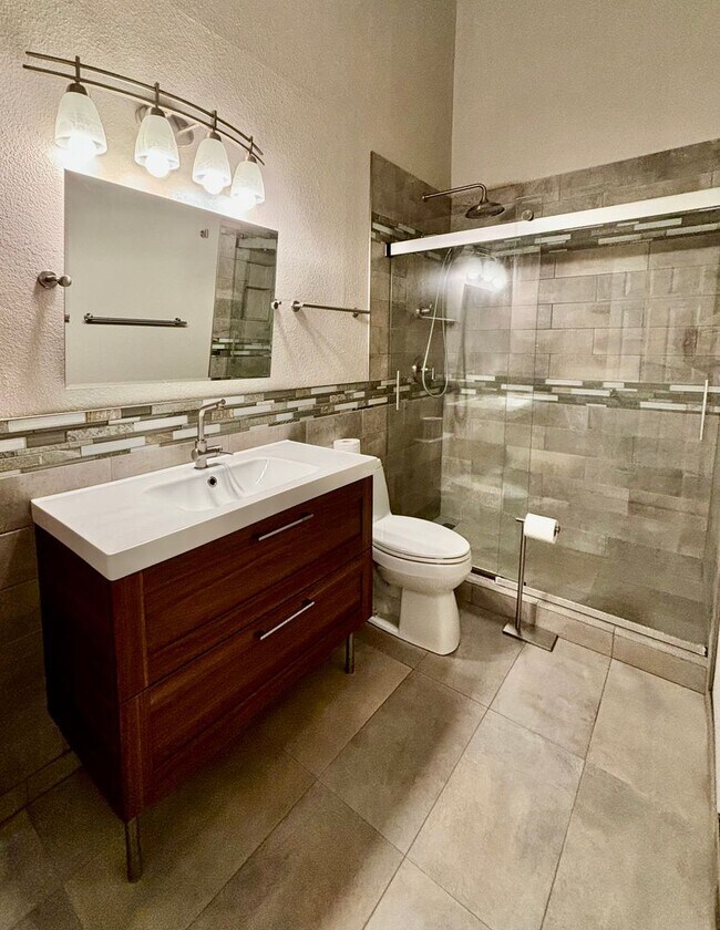 Building Photo - 3 Bed / 3 bath Sahalee single family home ...