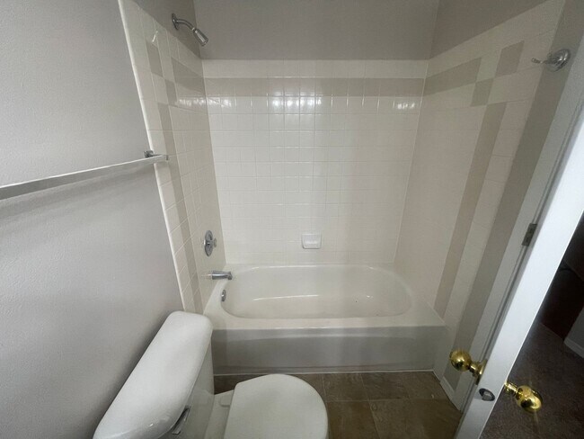 Building Photo - Lynnwood Condo