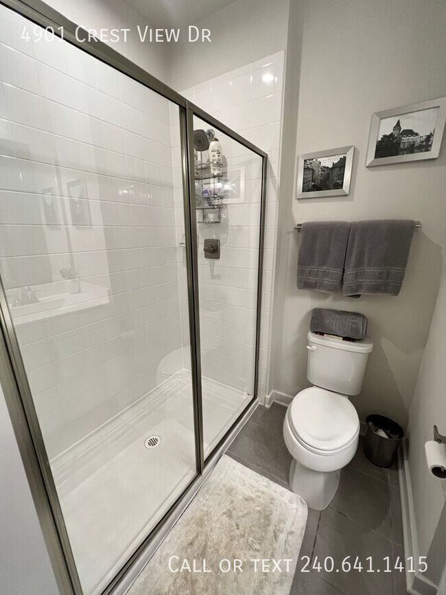 Building Photo - 4901 Crest View Dr