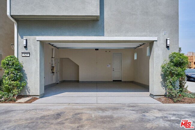 Building Photo - 525 Daniel Freeman Cir