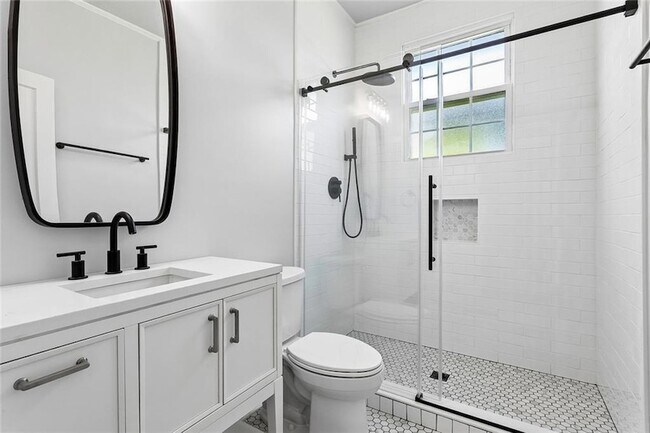 Building Photo - 619 Ninth St