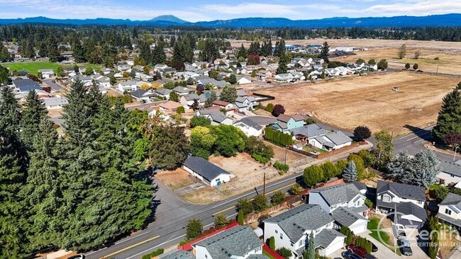Building Photo - 8805 NE 90th Ave