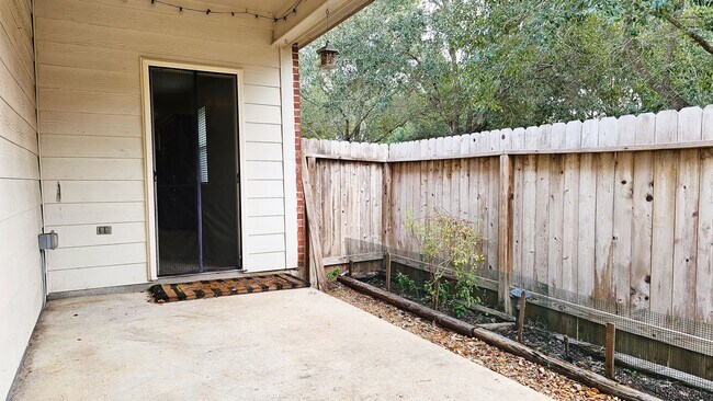 Building Photo - 211 Briar Trace Ln