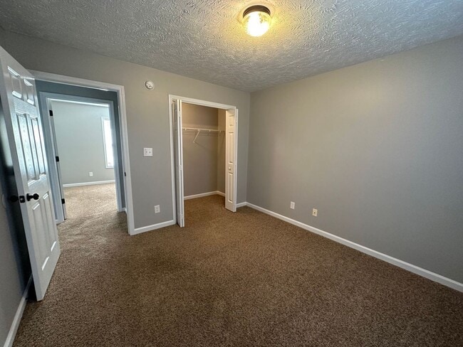 Building Photo - 1009 Bobcat Dr