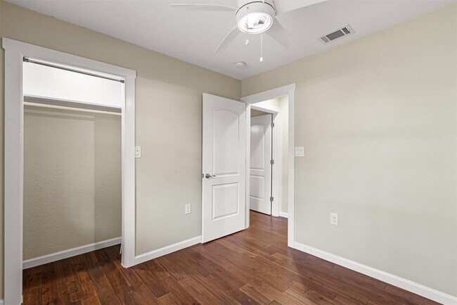 Building Photo - 6202 Hillston Dr