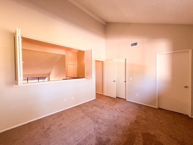 Building Photo - Placentia Lakes 2 bed, 2 bath Townhome for...