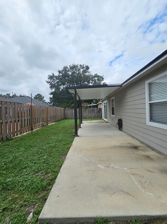 Building Photo - 3/2 Home in Palm Grove