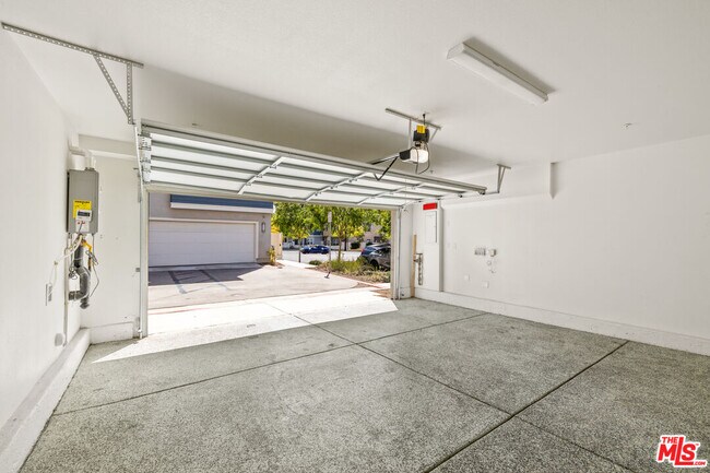 Building Photo - 757 Daniel Freeman Cir