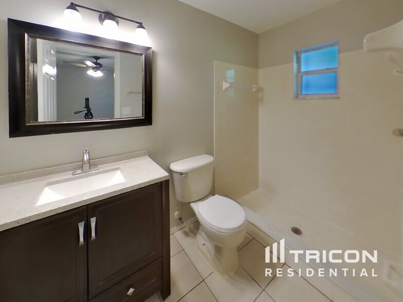 Building Photo - 5559 Starling Loop