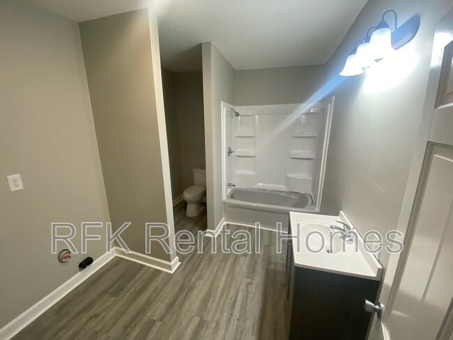 Building Photo - 108 N 6th St