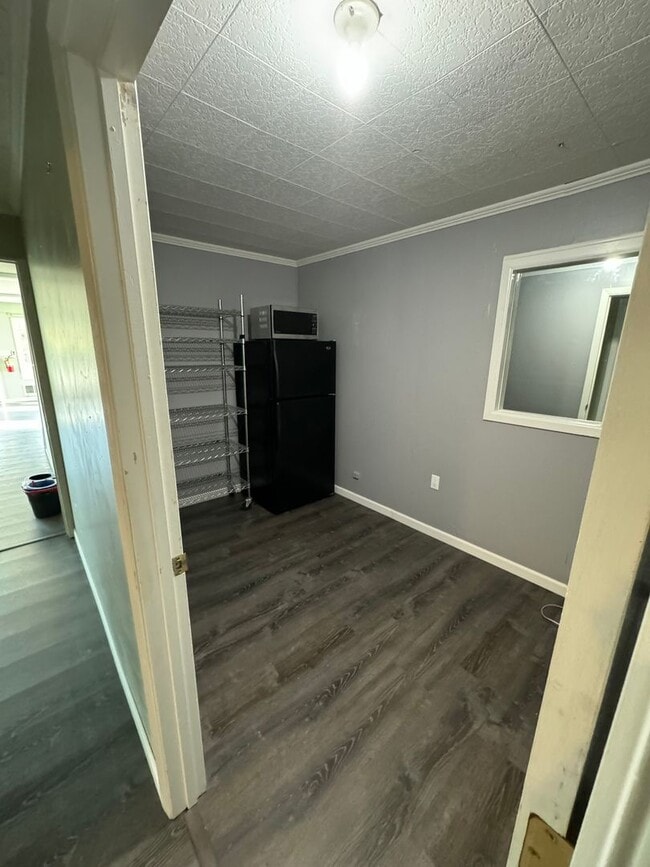 Building Photo - 2 Bedroom Apartment - Blocks From Downtown...