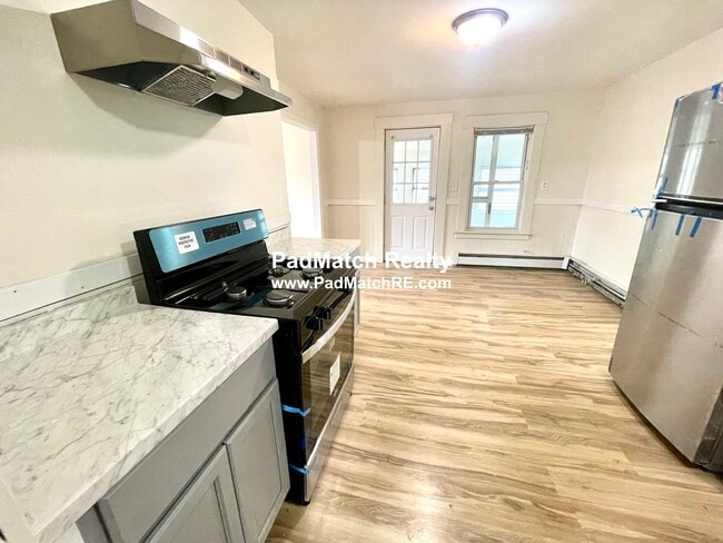 Building Photo - 65 Crystal St