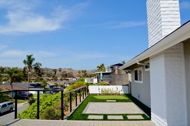 Building Photo - 225 Via San Andreas