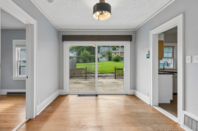 Building Photo - 519 S 56th St