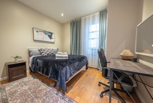 Building Photo - 5 W 101st St