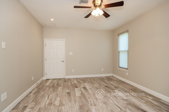 Building Photo - 321 Springwood Dr