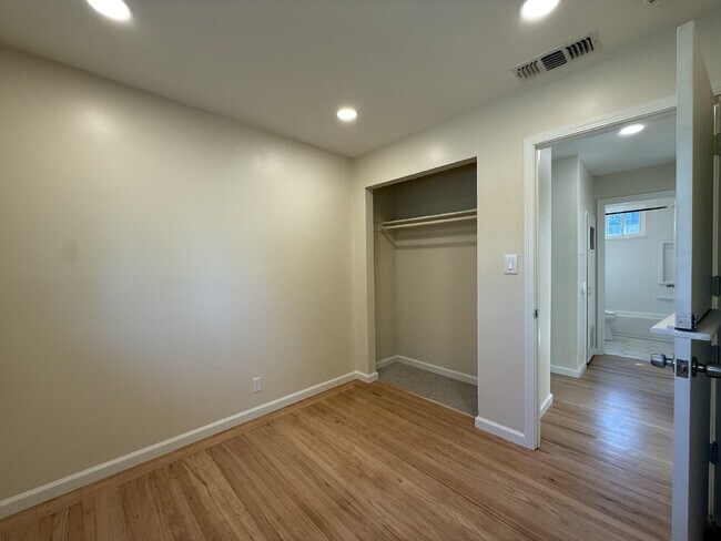 Building Photo - Newly Remodeled 4 Bed 2 Bath in Citrus Hei...