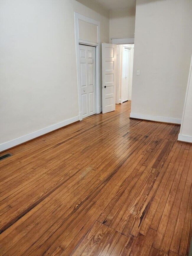 Building Photo - 323 N College Pkwy