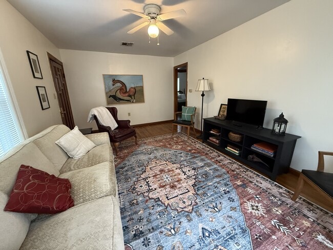 Building Photo - 2710 S Washington St