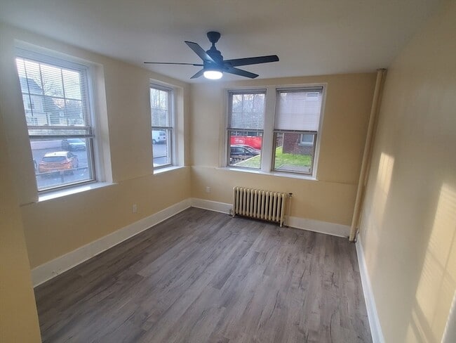 Building Photo - 415 County St